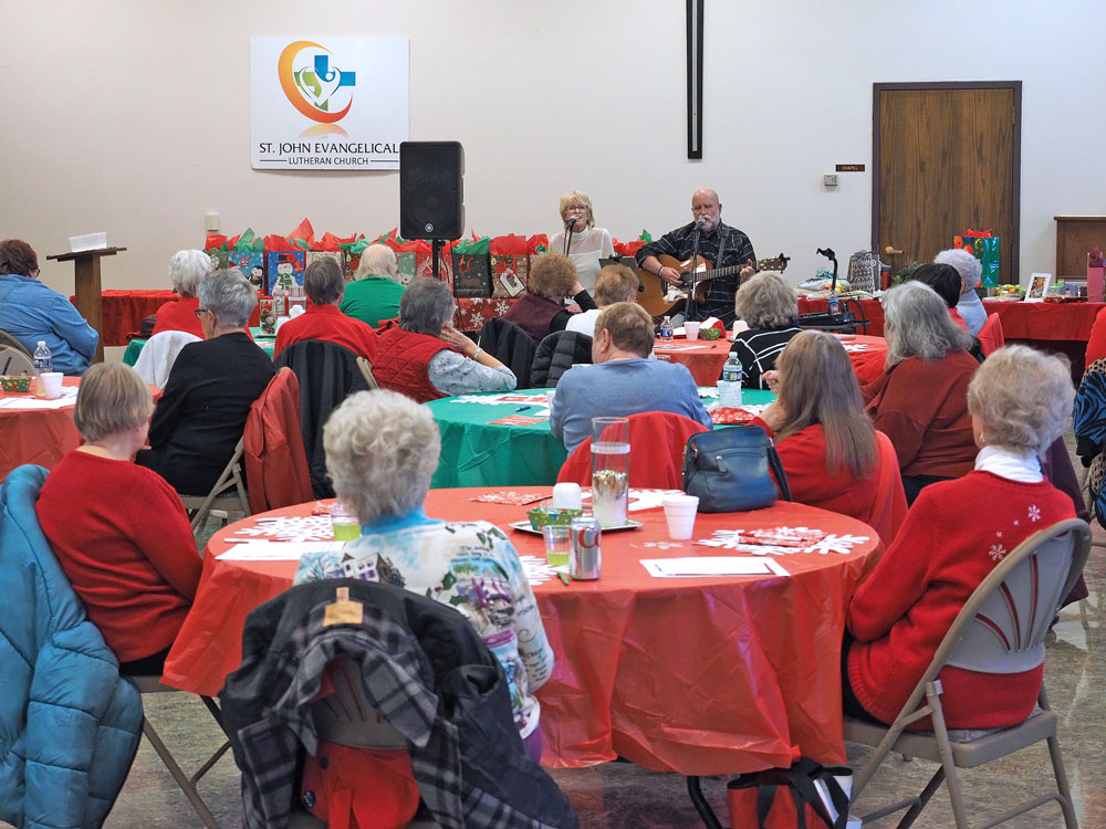 Charles City Foster Grandparent Program celebrates with winter appreciation dinner