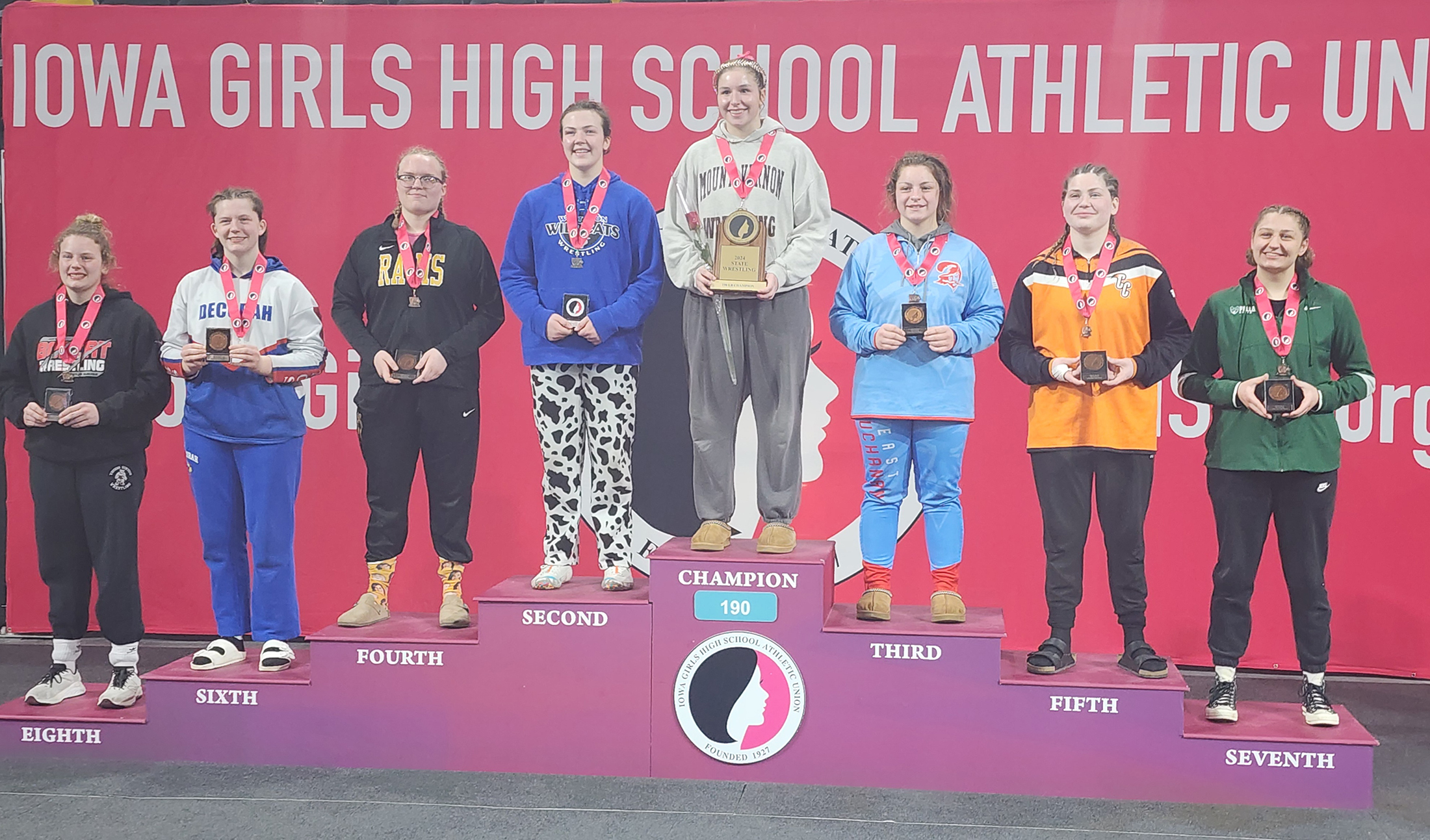 Comet junior 190-pounder Leah Stewart takes 5th at Girls Wrestling State Tournament