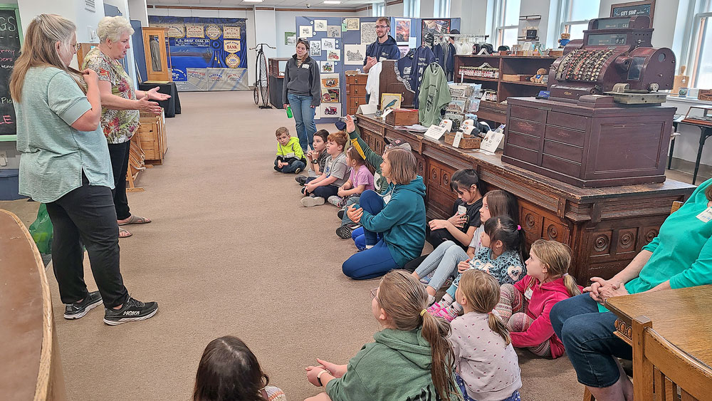 Kids learn about vintage games at Floyd County Museum