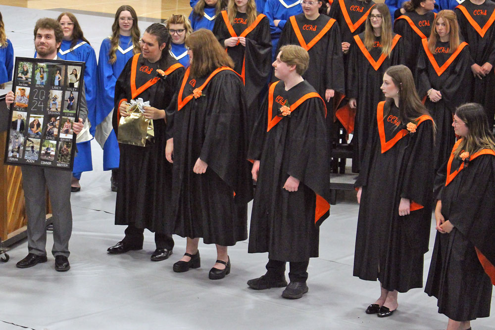 High school choir performs spring pops concert