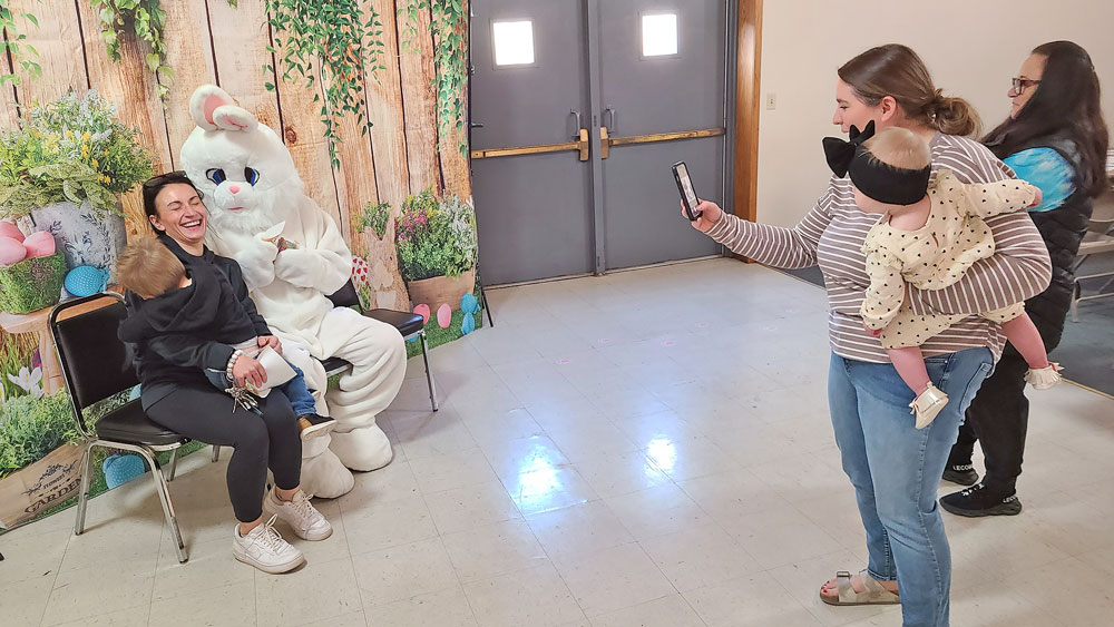 Easter Bunny hops to Columbus Club for breakfast