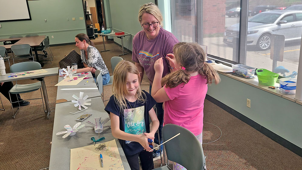 Get Messy celebrates Earth Day with paper pinwheels