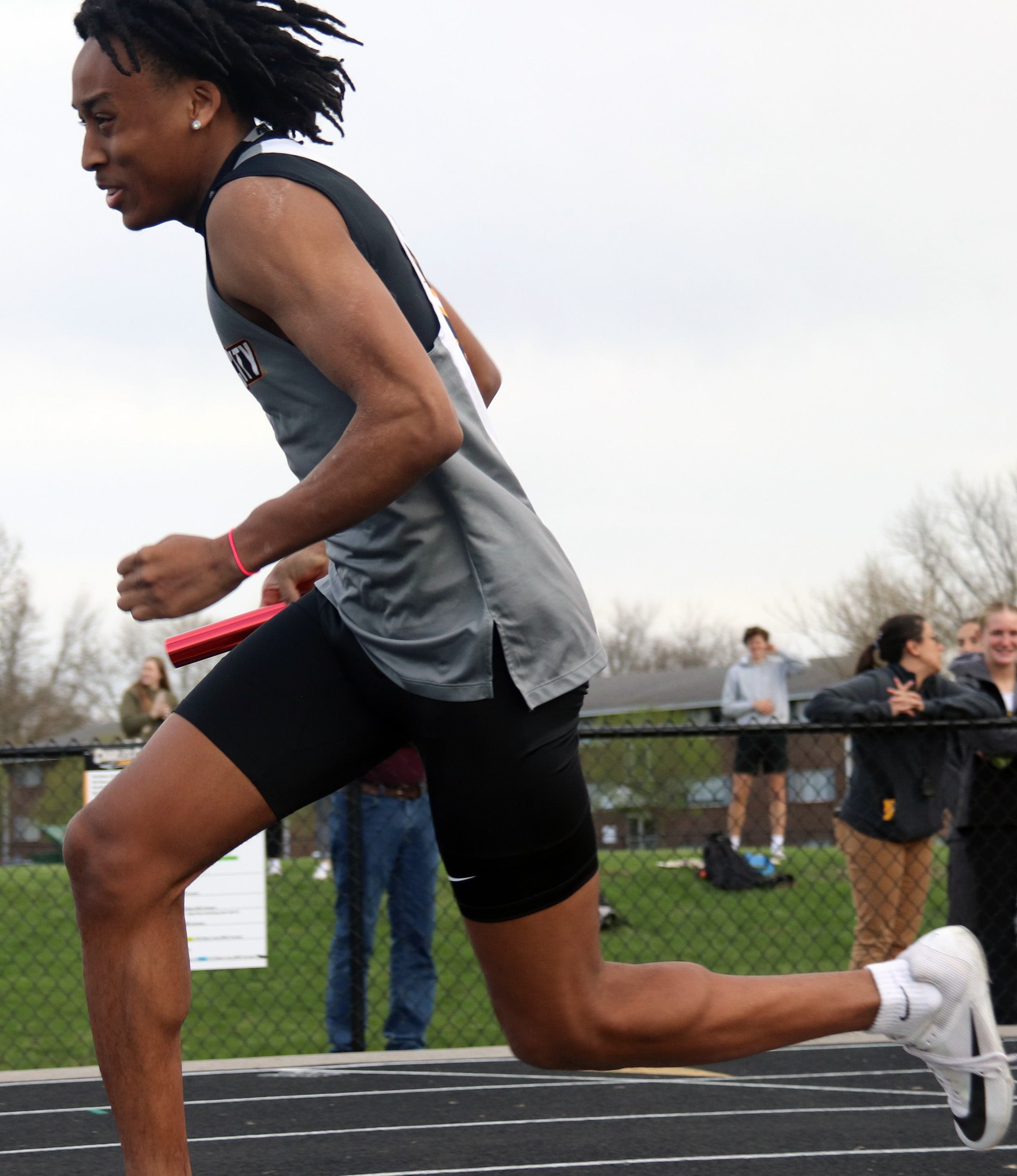 Ezekiel Causey qualifies for state in 1600 medley relay