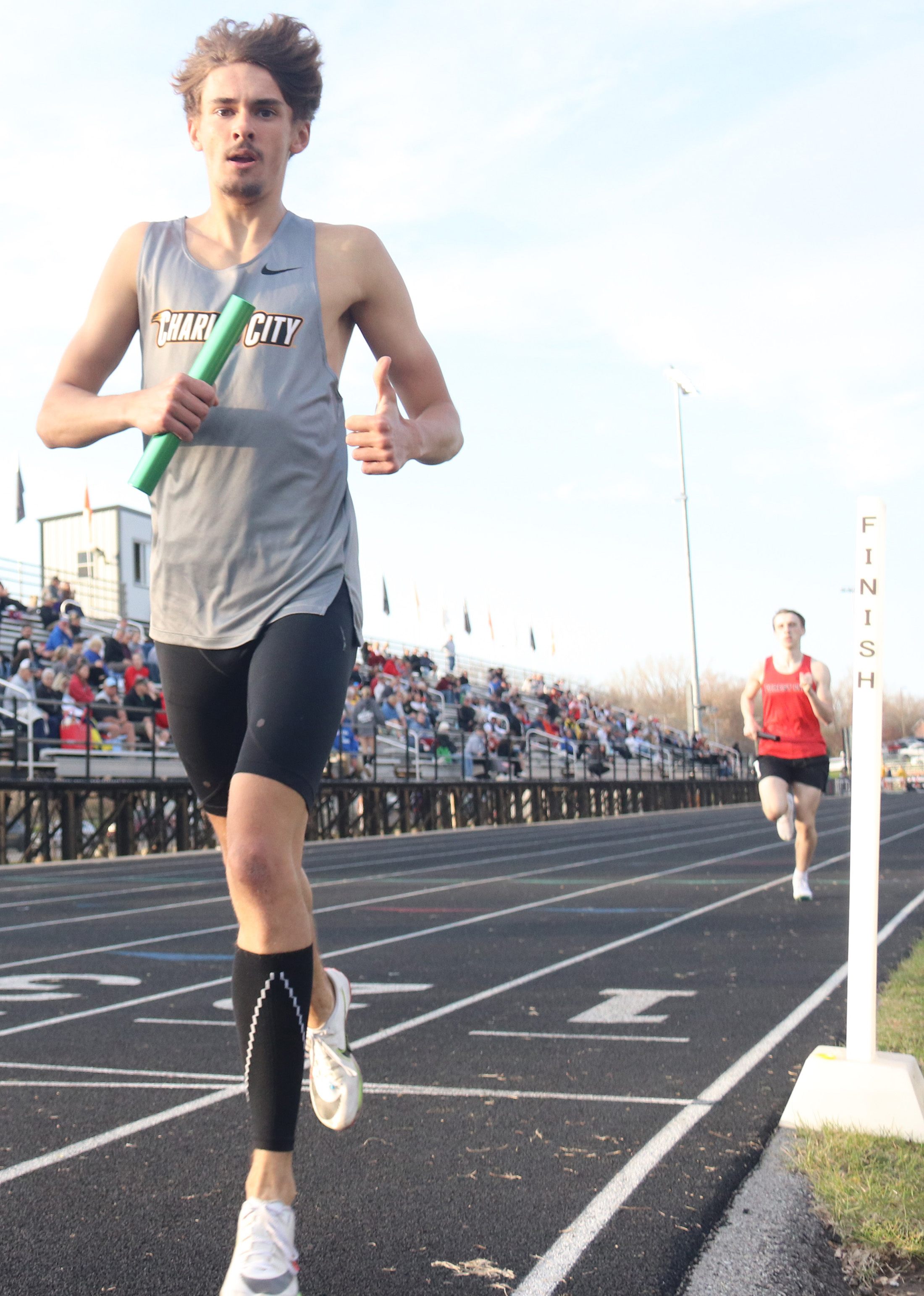 Xander Graeser qualifies for state in the 1600 medley relay