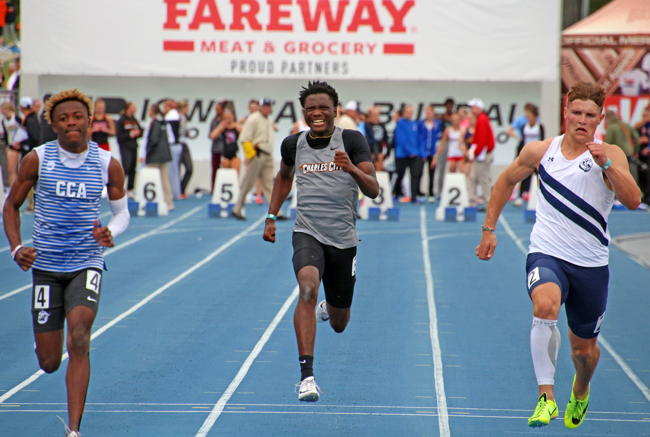 Leah Stewart places 10th in discus, Ward runs 100- and 200-meter prelims during State T&F first day