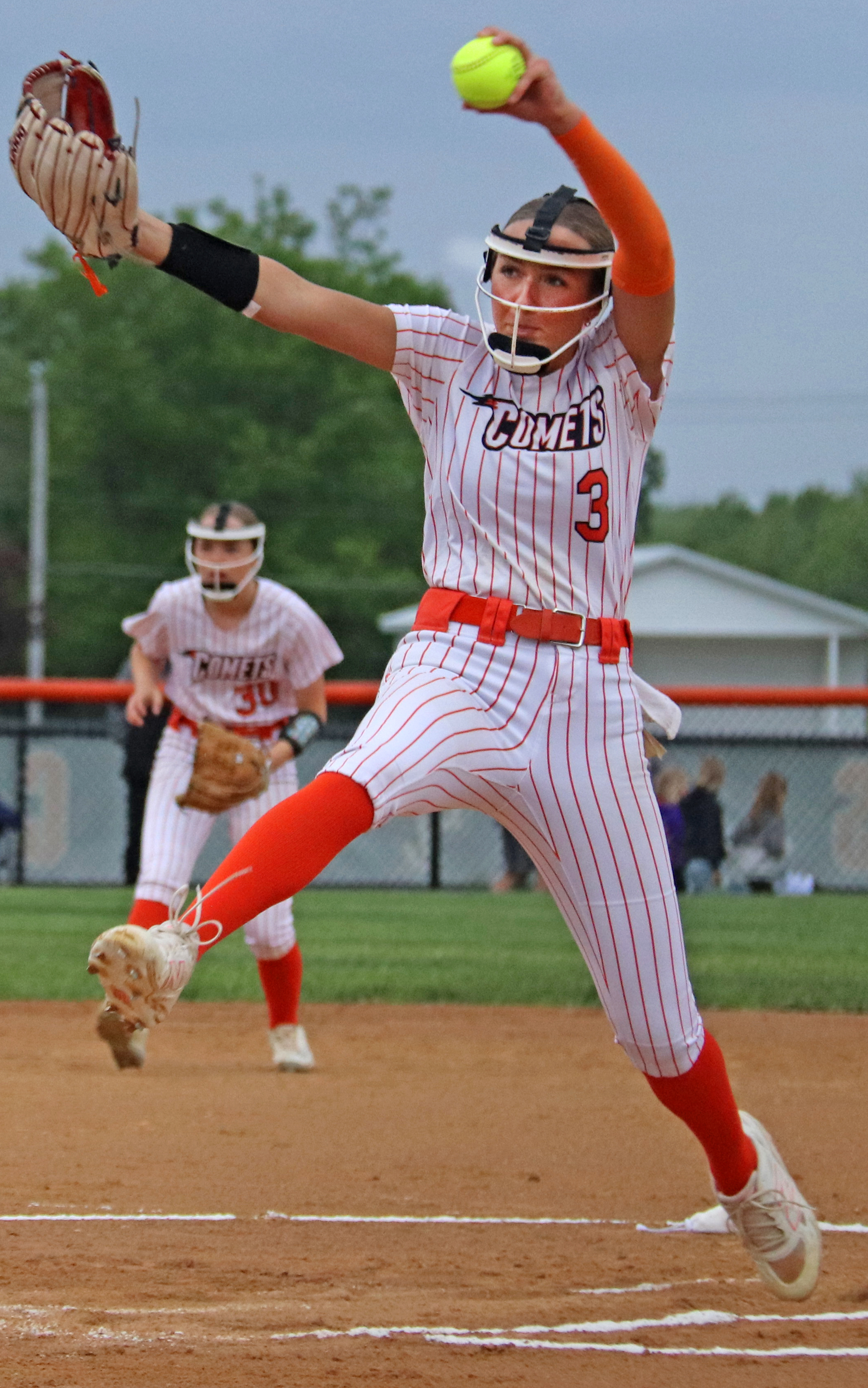 Comets defeat Vikings 3-2 before storm, to face Class 5A No. 4-ranked Jaguars Friday morning