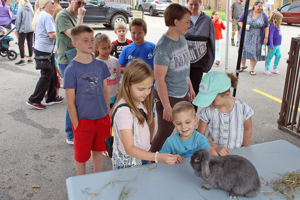 FFA and 4-H bring petting zoo to library